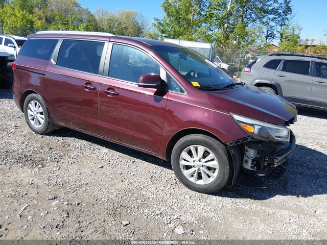Salvage Kia Sedona Image