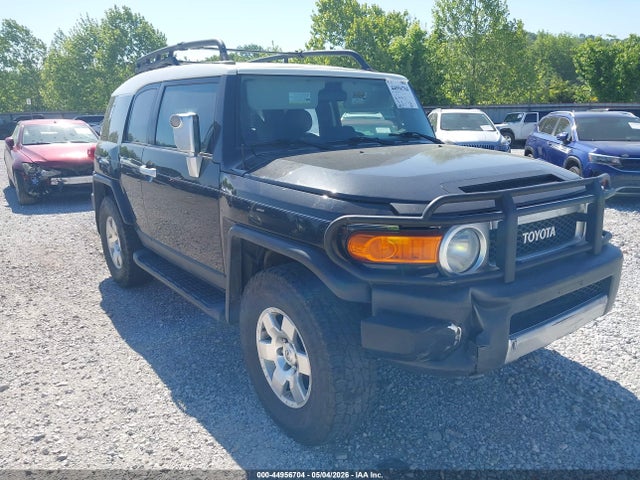 Salvage Toyota FJ Cruiser Image