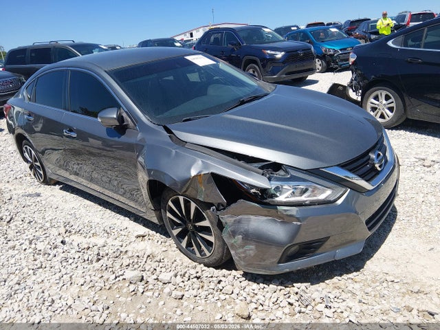 Salvage Nissan Altima Image