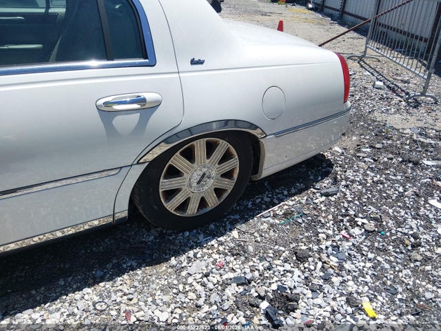 Lincoln Towncar Cartier