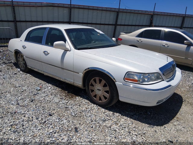 Salvage Lincoln Towncar Image