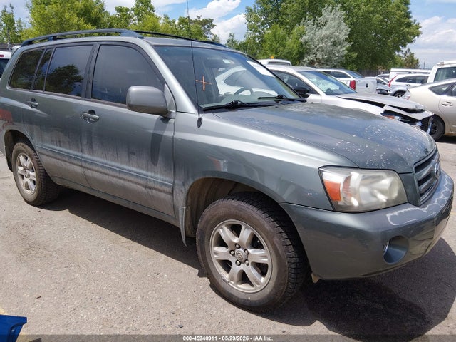 Salvage Toyota Highlander Image