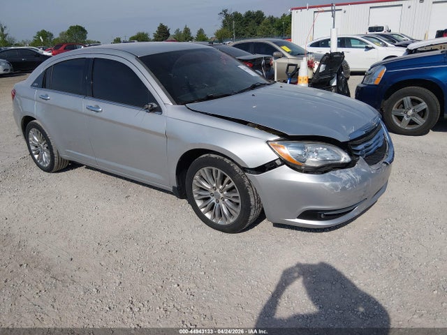 Salvage Chrysler 200 Image