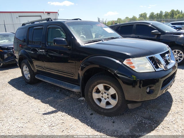 Salvage Nissan Pathfinder Image
