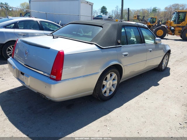 Cadillac DTS Standard