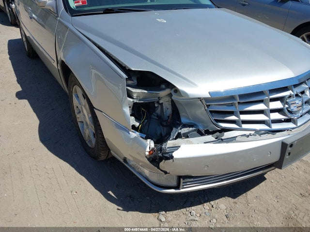Cadillac DTS Standard