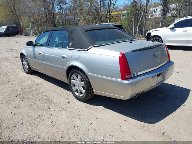 Cadillac DTS Standard