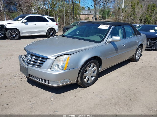 Cadillac DTS Standard