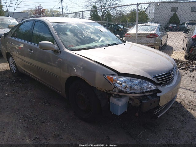 Salvage Toyota Camry Image