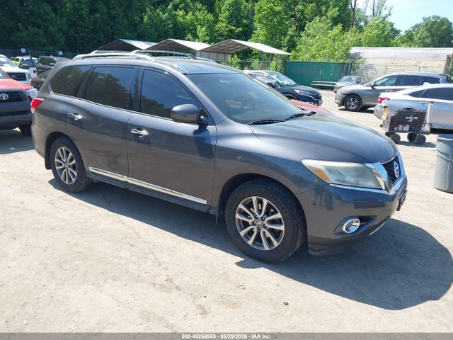 Salvage Nissan Pathfinder Image