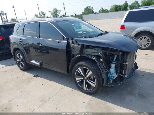 Salvage Nissan Rogue Image