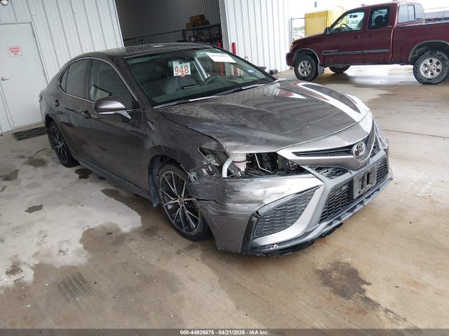 Salvage Toyota Camry Image
