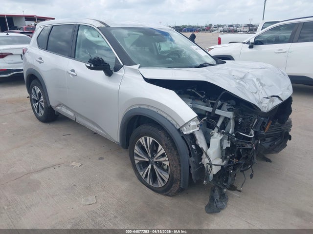 Salvage Nissan Rogue Image