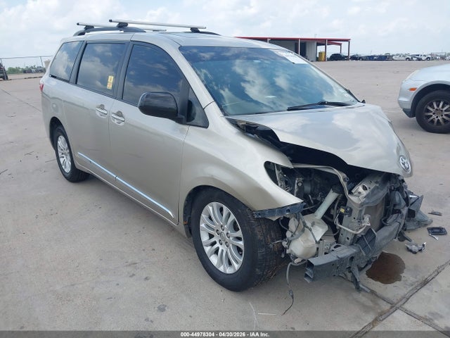 Salvage Toyota Sienna Image