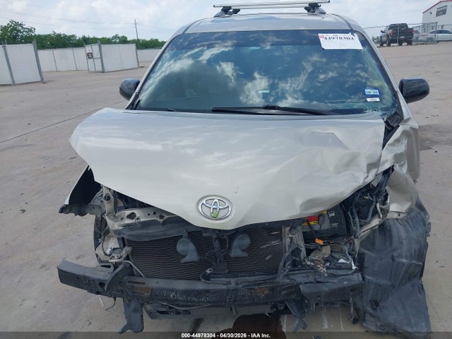 Toyota Sienna Xle 8 Passenger