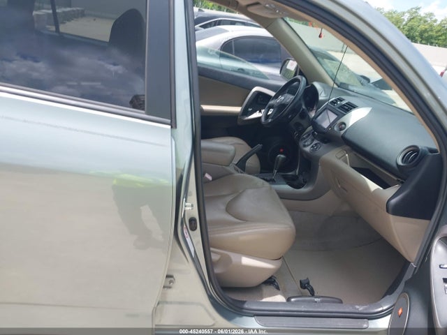 Toyota RAV4 Limited V6