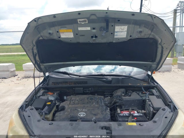 Toyota RAV4 Limited V6