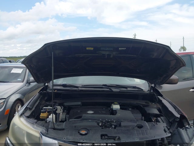 Nissan Pathfinder Sv