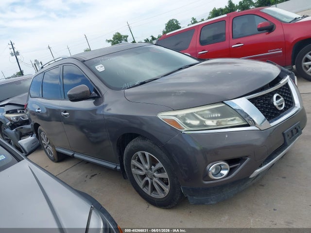 Nissan Pathfinder Sv
