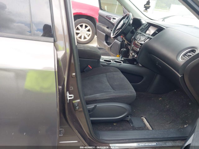 Nissan Pathfinder Sv