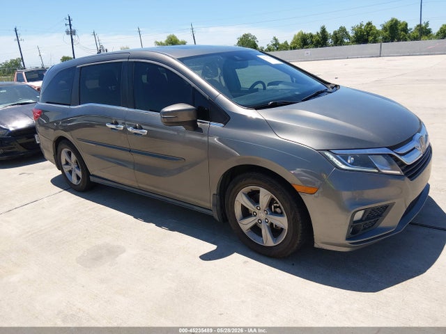 Salvage Honda Odyssey Image