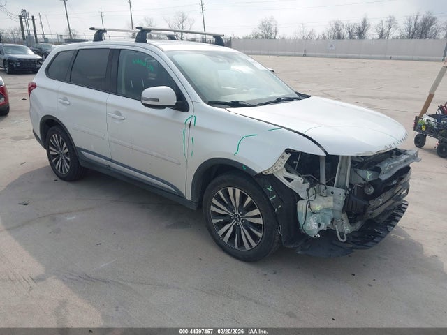 Salvage Mitsubishi Outlander Image