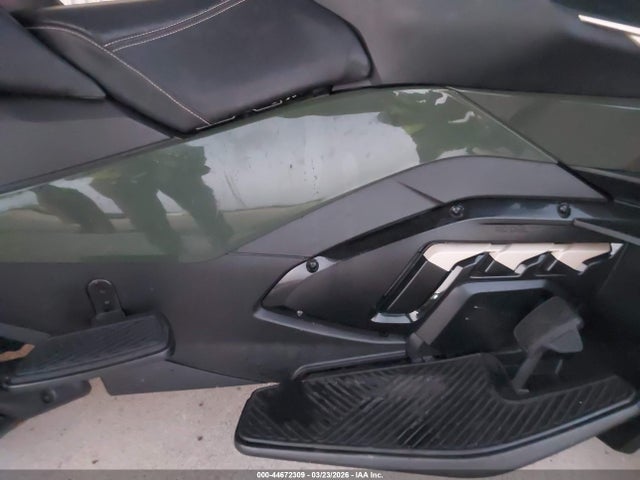 Can-Am Spyder Roadster