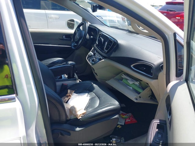 Chrysler Pacifica Touring L