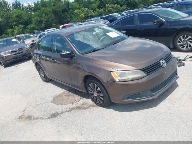 Salvage Volkswagen Jetta Image