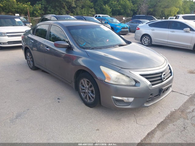 Salvage Nissan Altima Image