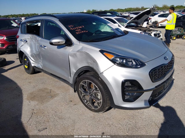 Salvage Kia Sportage Image