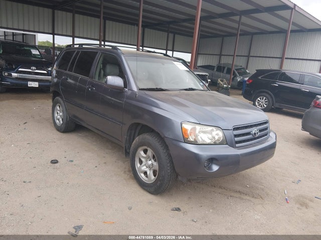 Salvage Toyota Highlander Image