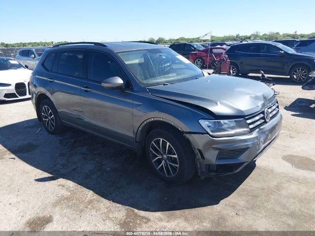 Salvage Volkswagen Tiguan Image