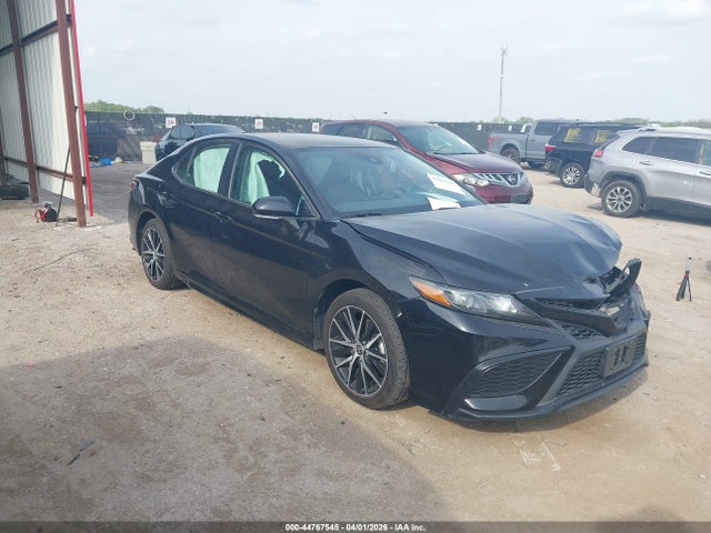 Salvage Toyota Camry Image