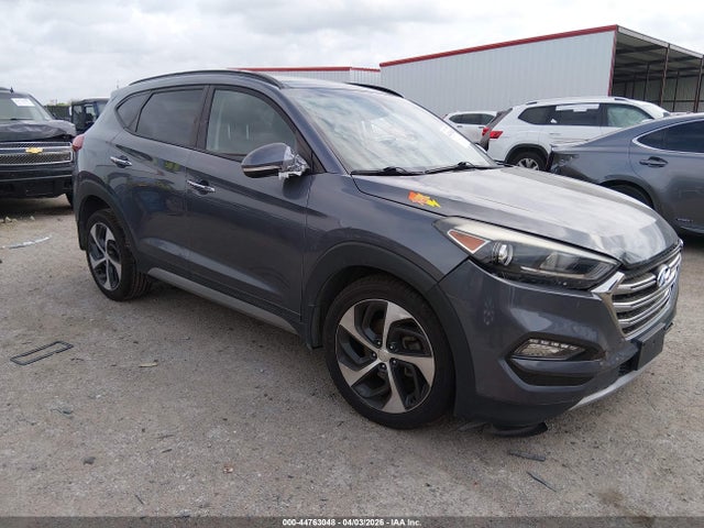 Salvage Hyundai TUCSON Image