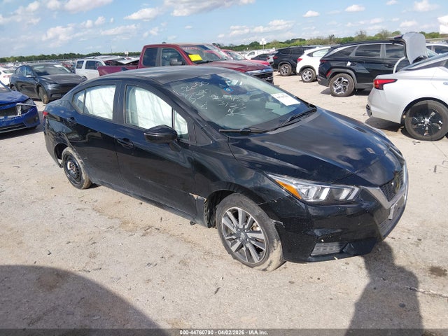 Salvage Nissan Versa Image