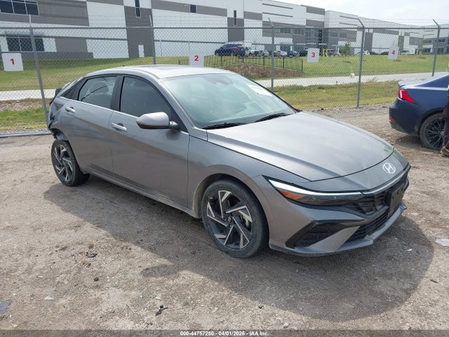 Salvage Hyundai ELANTRA Image