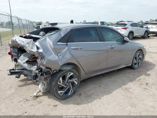 Hyundai ELANTRA Sel