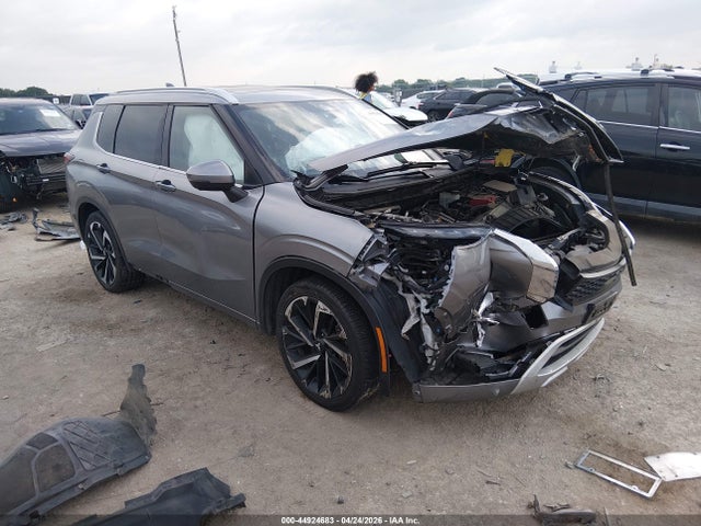 Salvage Mitsubishi Outlander Image