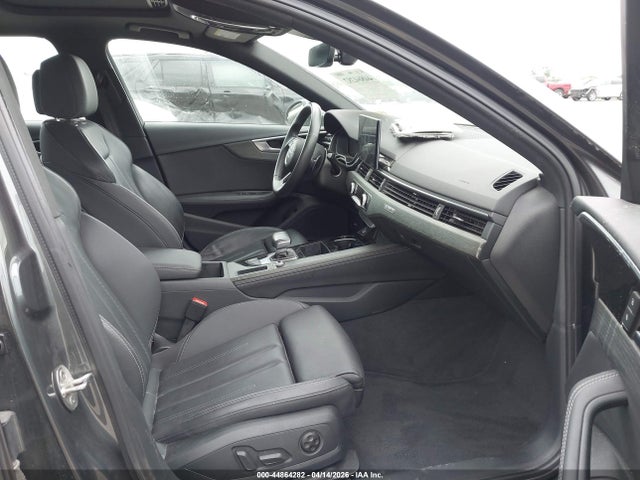 Audi A4 Premium Plus 45 Tfsi S Line Quattro S Tronic