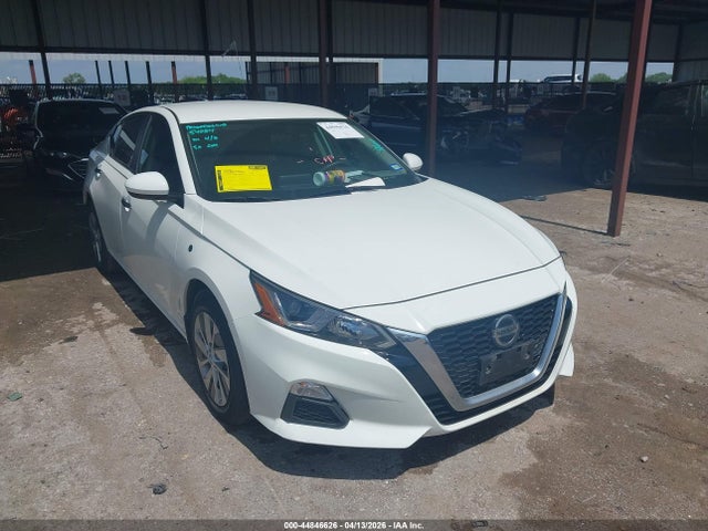 Salvage Nissan Altima Image