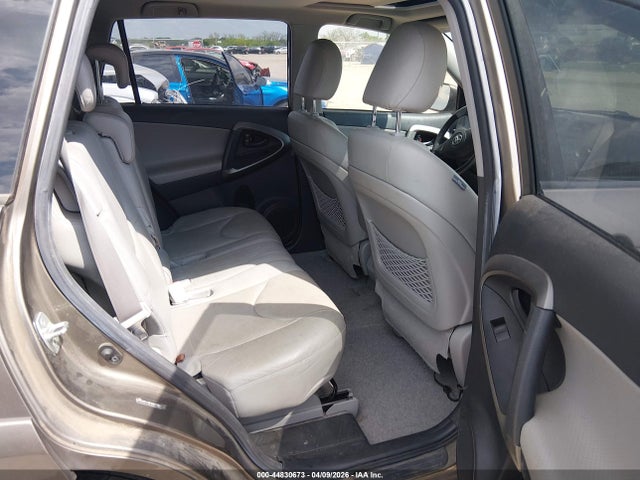 Toyota RAV4 Limited V6