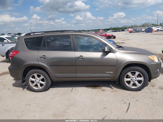 Toyota RAV4 Limited V6