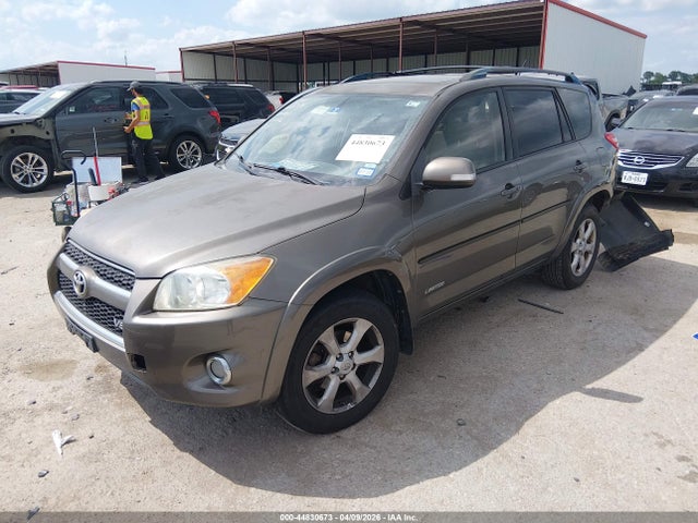 Toyota RAV4 Limited V6