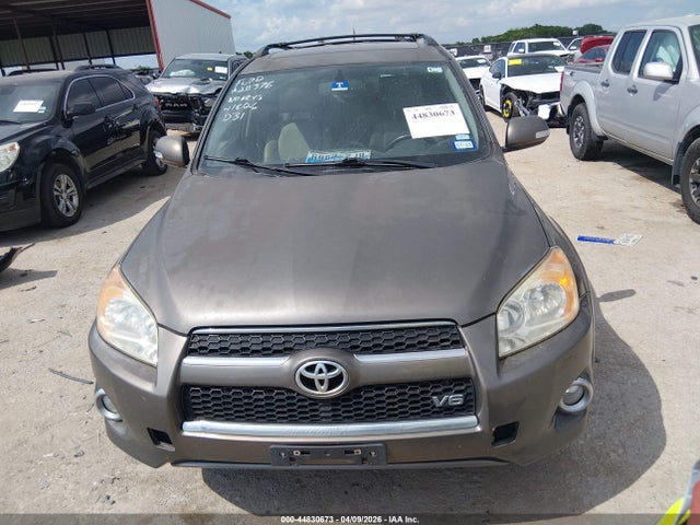 Toyota RAV4 Limited V6