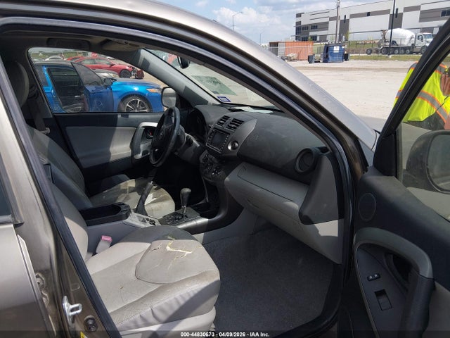 Toyota RAV4 Limited V6