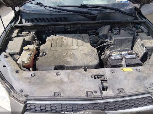 Toyota RAV4 Limited V6