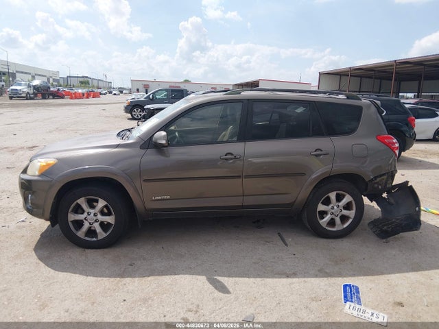Toyota RAV4 Limited V6