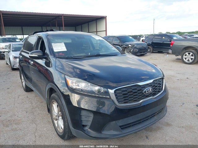 Salvage Kia Sorento Image