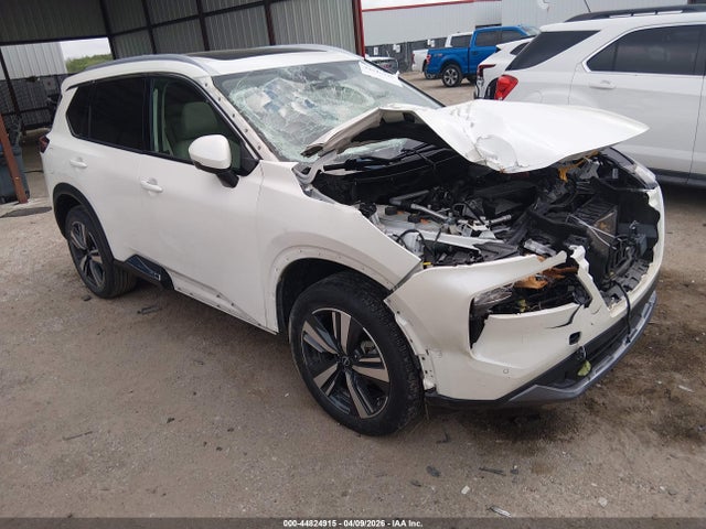 Salvage Nissan Rogue Image